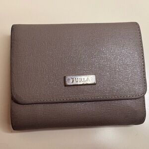 Furla Trifold Safiano Leather Wallet 🤍